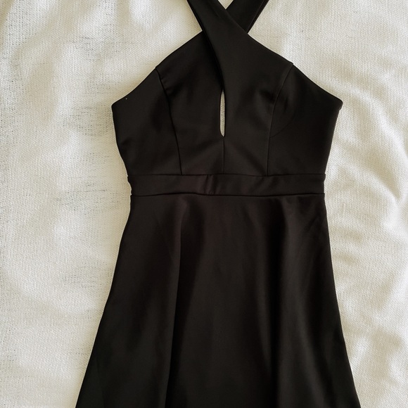 Criss-cross Cocktail LBD - Picture 10 of 12